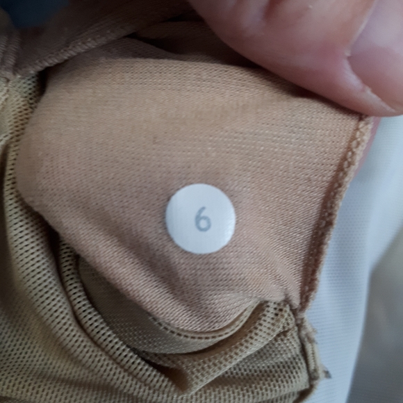 Lululemon Scoop Neck Tank, sz 6 - Picture 6 of 8